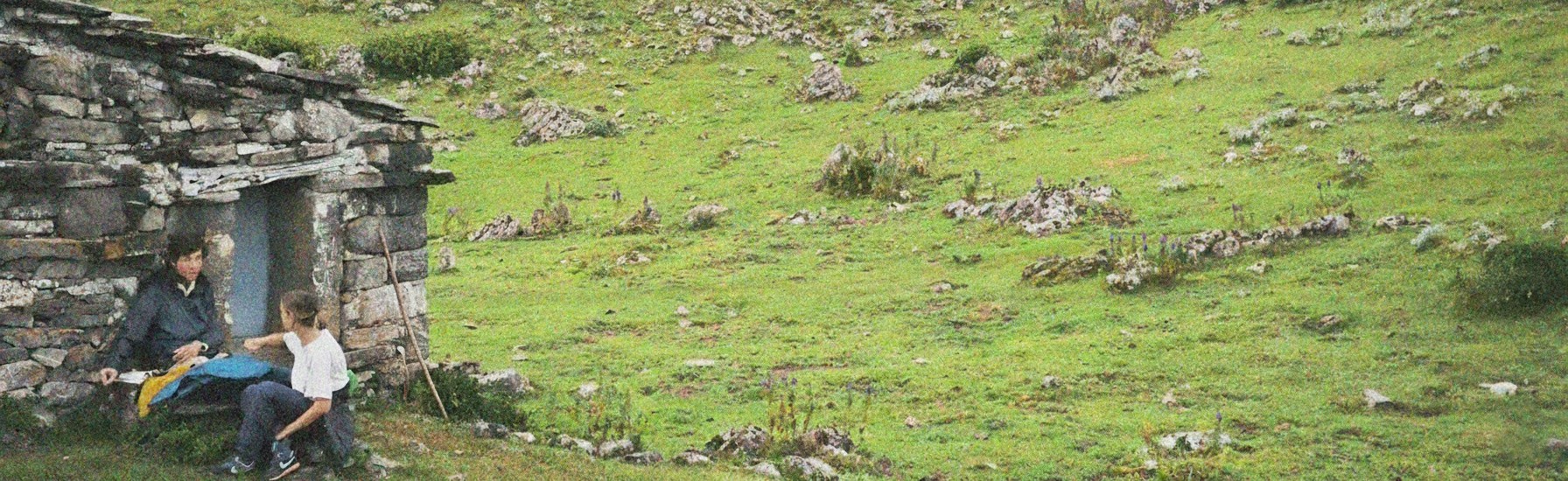 Un descanso camino del Refugio Vegarredonda (1.460 m.), Picos de Europa